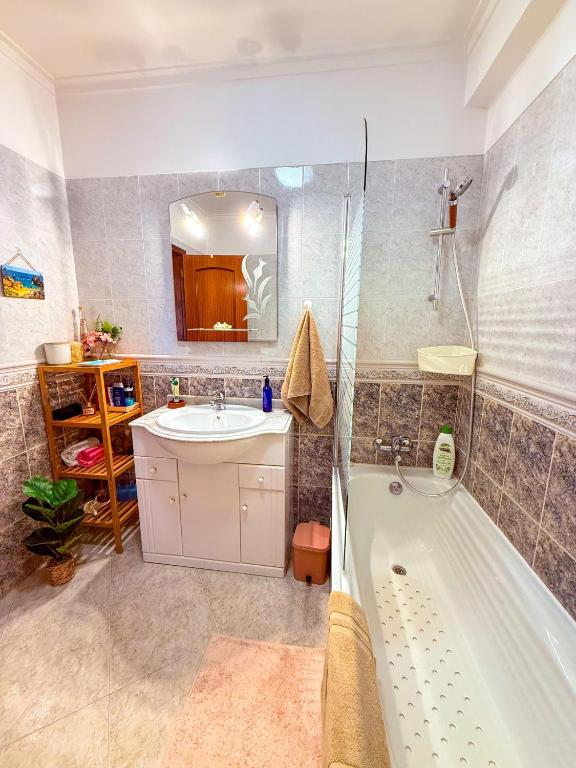 Superhost Stay Garden View Double Room near Lisbon and Beaches photo 3