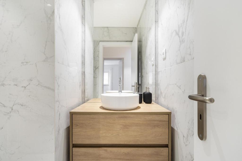 WHome Chic & Stylish Retreat in Estoril's Finest Location photo 3