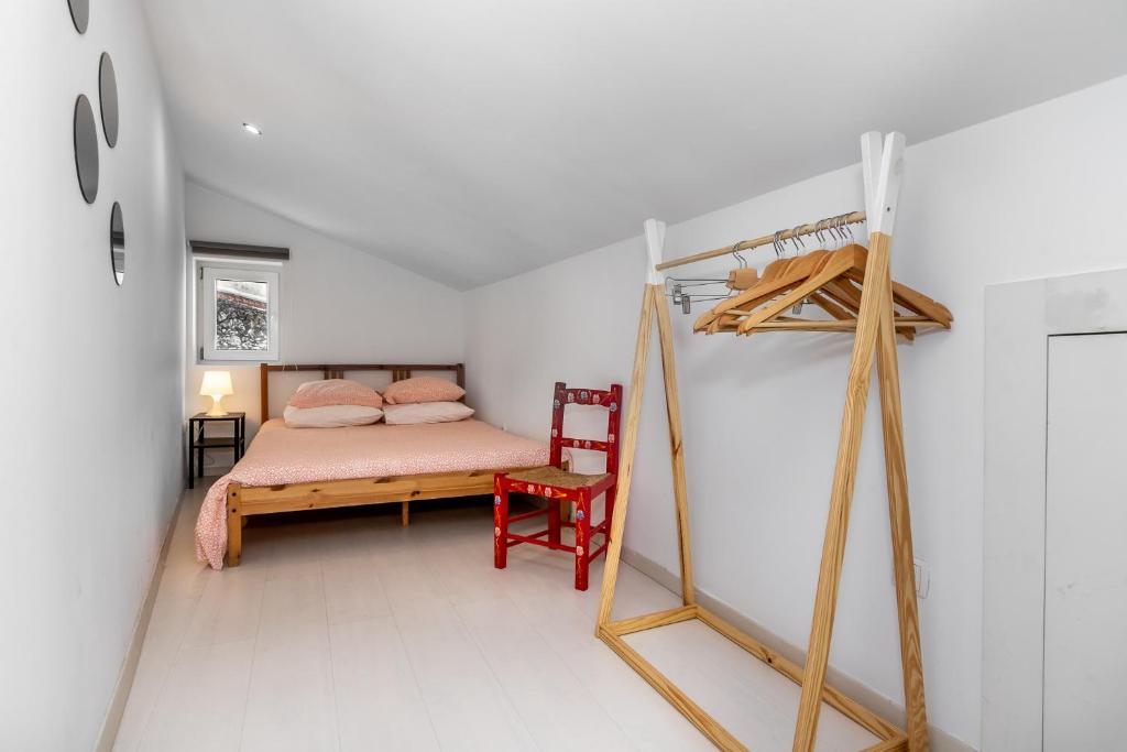 Apartamento com escada e pátio photo 2