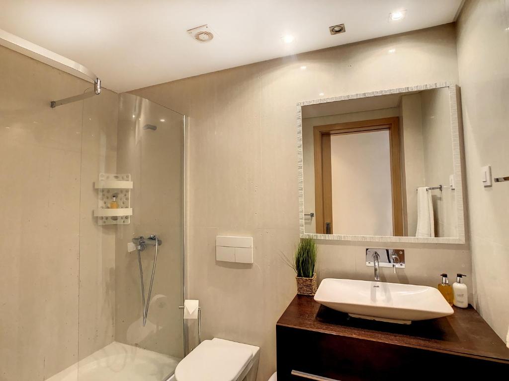 Samya Apartment by LovelyStay photo 3