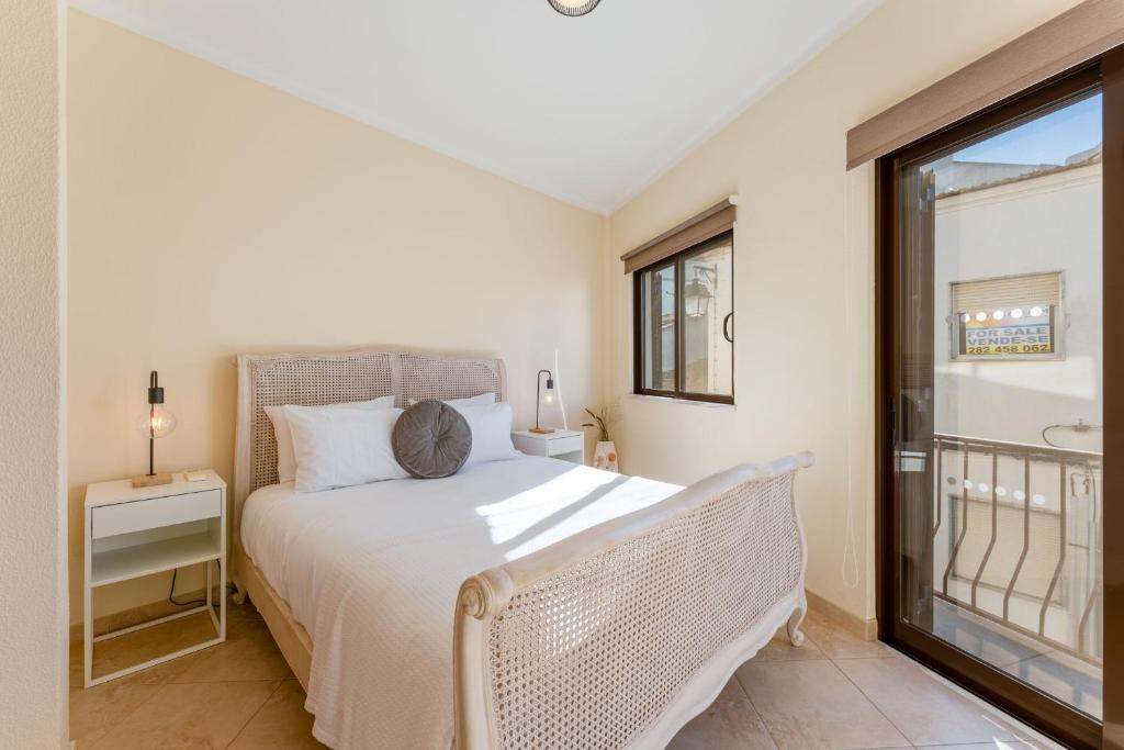 Wonderful 3 BDR Duplex W/ Terrace by LovelyStay photo 3