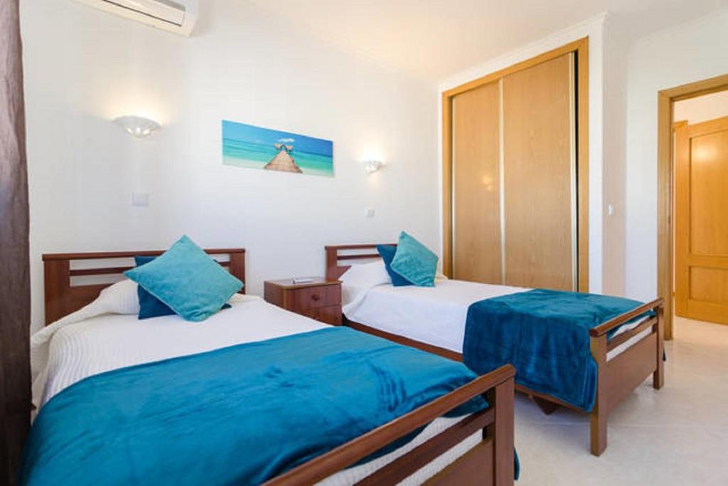 Albufeira Centrally Located Apartment with Pool View photo 2