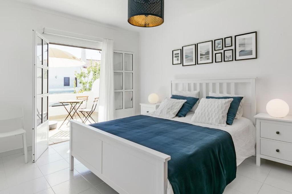 Beachfront Villa with Private Pool in Manta Rota photo 2