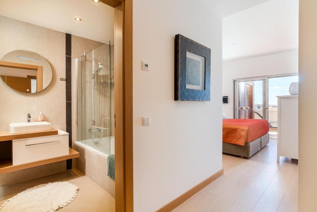 Spacious 2 bedroom Apartment with Sea View Lagos by Lisbeyond photo 3