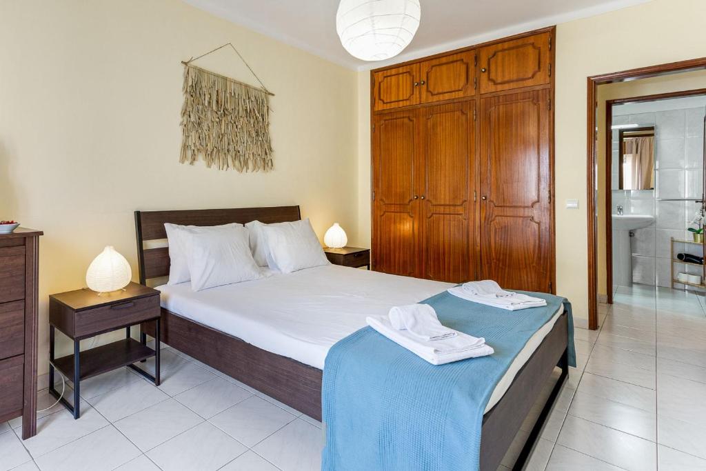 1BR Infante Flat in Quarteira by LovelyStay photo 2