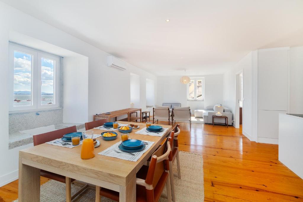 WHome Exclusive Stay in a Prime Location with River View — photo 1