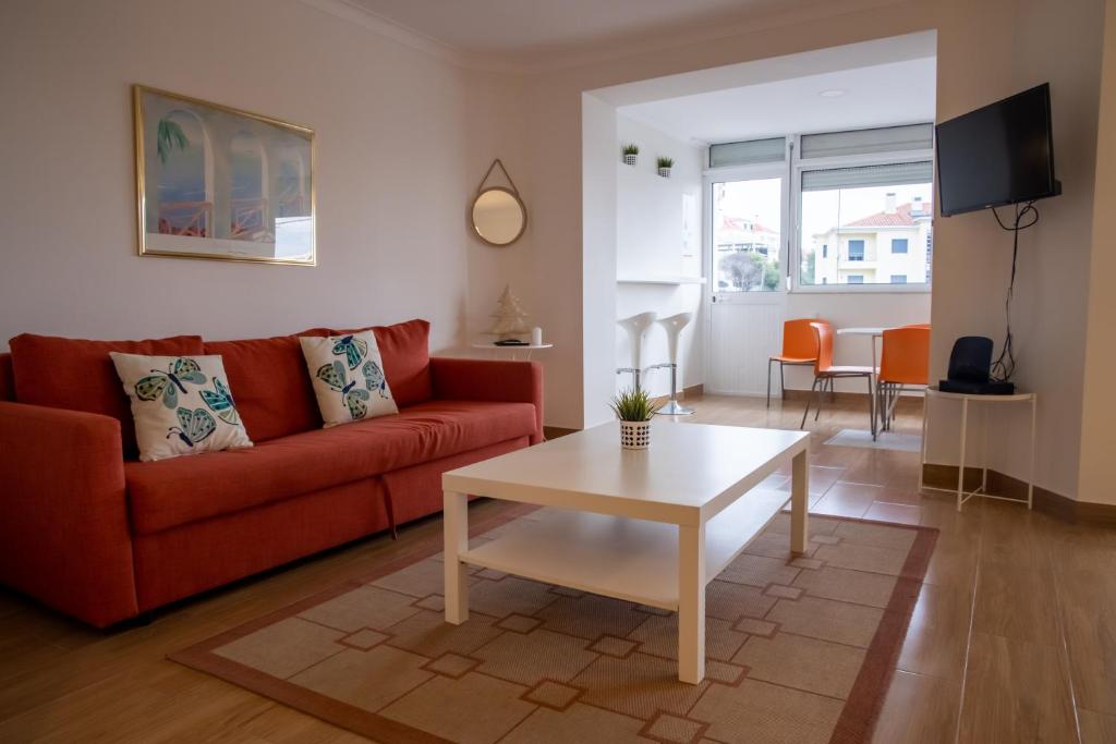 Spacious and Sunny Apartment - 10 min from the sea — photo 1