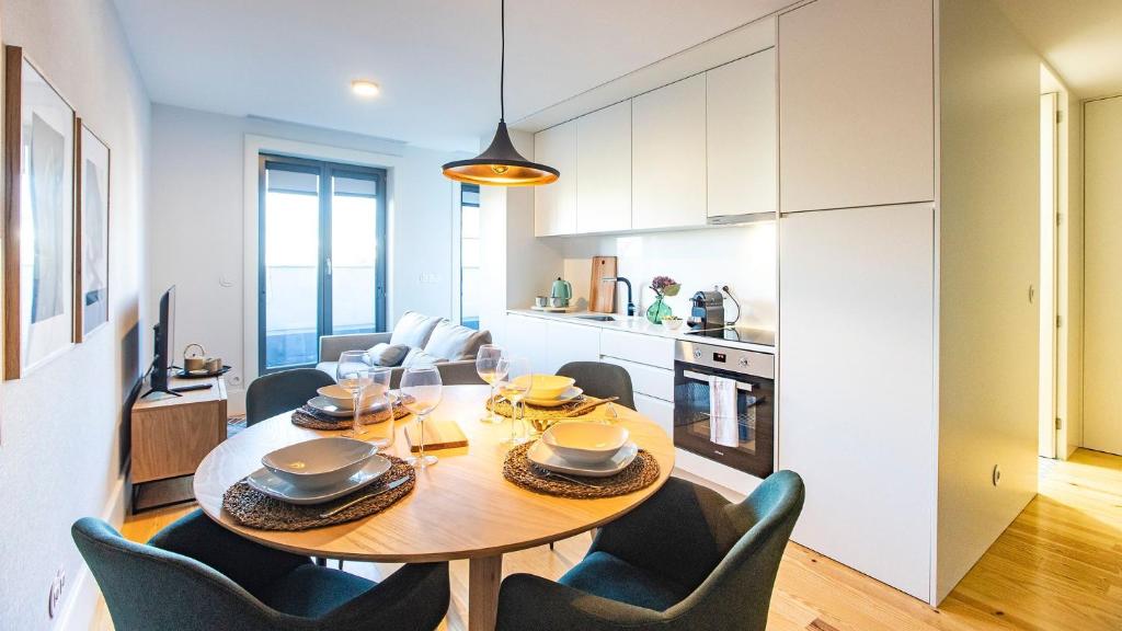 Stylish Studio w/ AC & Balcony by LovelyStay — photo 1