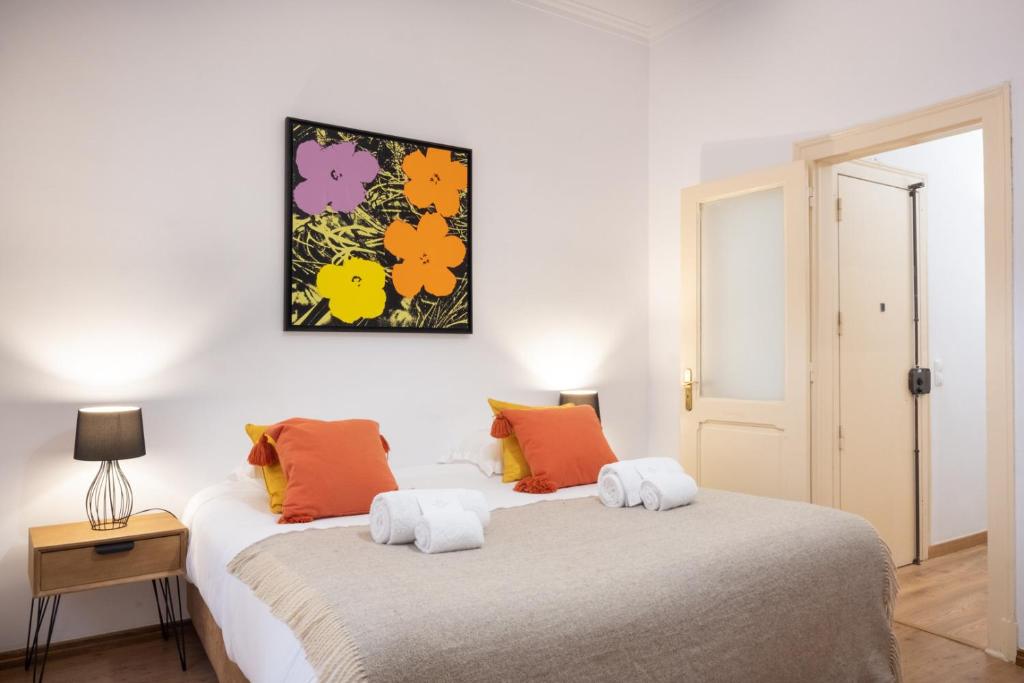 Central Apartment with Terrace by LovelyStay photo 2