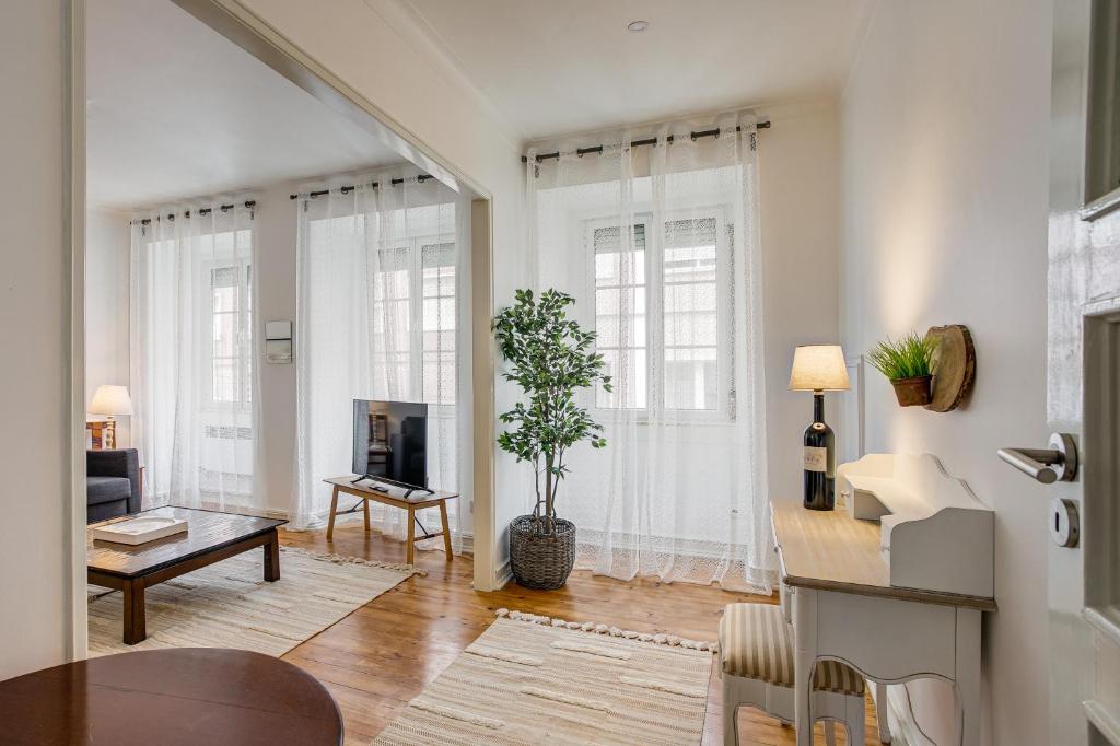 Sunny Apartment in the Heart of Príncipe Real — photo 1