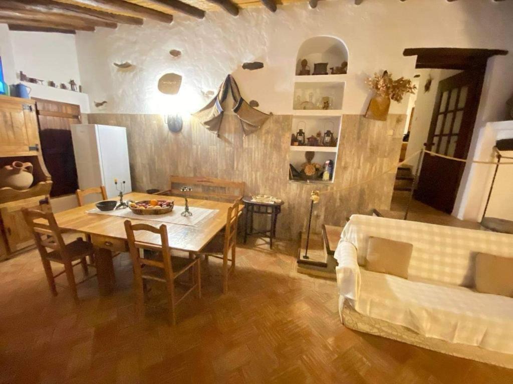 Serra do Caldeirao Villa with Pool photo 3