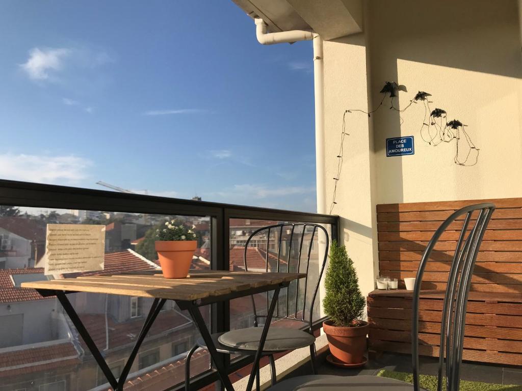 Top floor apartment with Sunny Balconies — photo 1