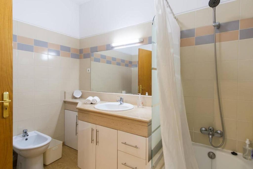 Brava 3-Bed Home - Best Location & Free Parking photo 3