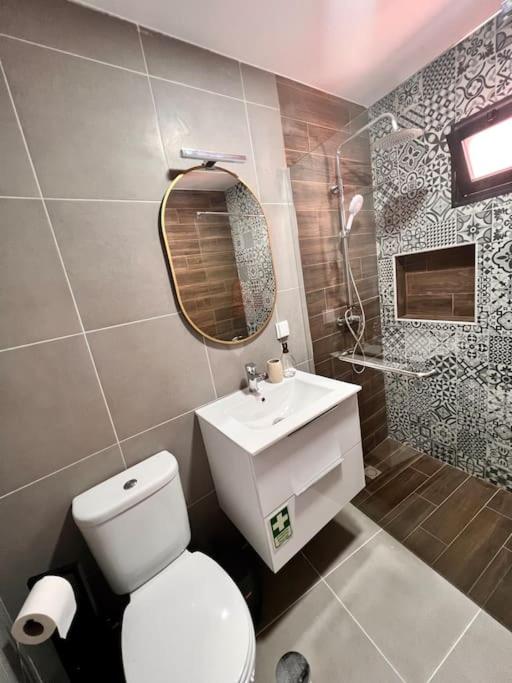 Roots Guesthouse- B photo 3
