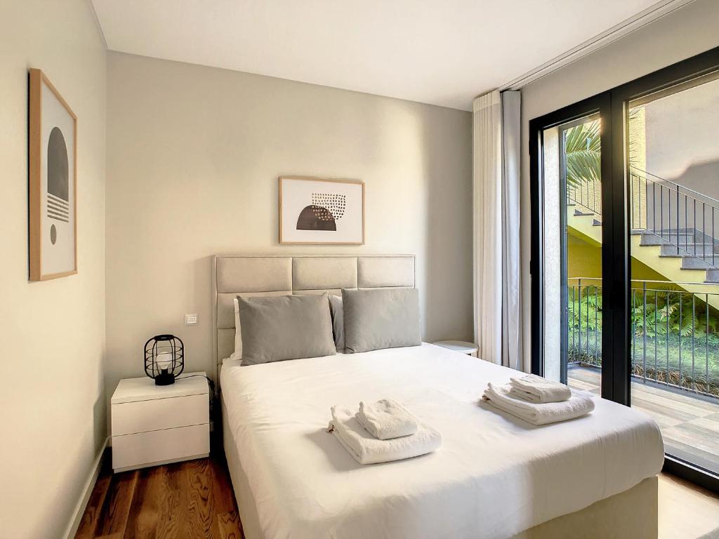 Sunlight Apartment by LovelyStay photo 2