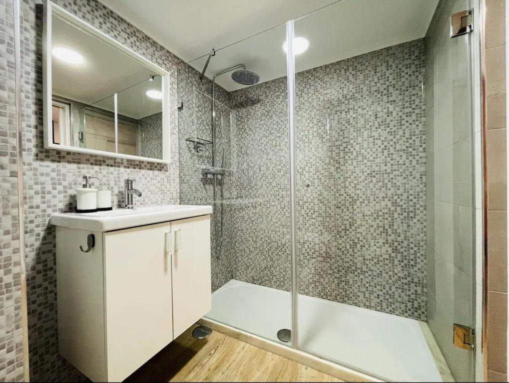 Sesimbra Beachfront Apartment - Direct Access photo 3