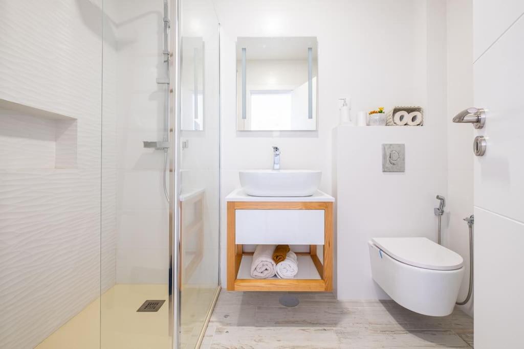 White Studio - Ocean View photo 3