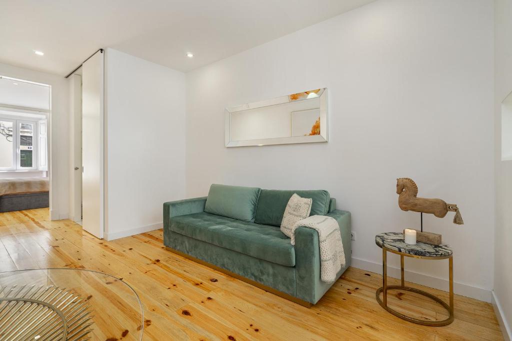 WHome Chic 1-bed w/ Patio perfect to explore Lisbon photo 2