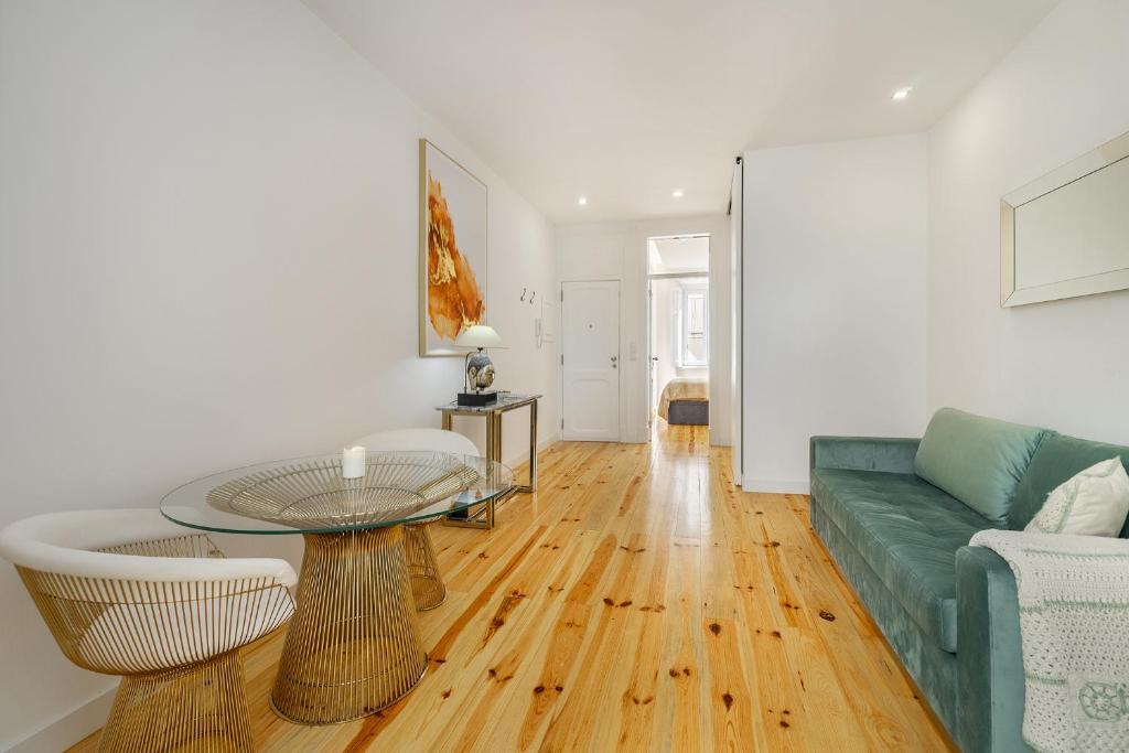 WHome Chic 1-bed w/ Patio perfect to explore Lisbon photo 3