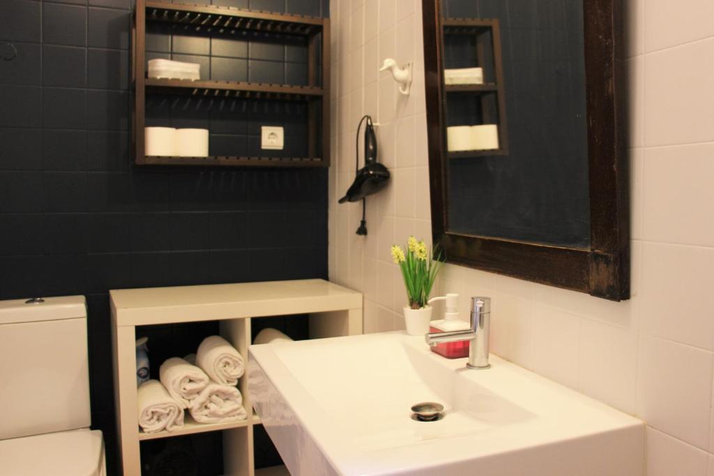 SM1-HAPPY at hip PR.REAL & BAIR.ALTO + private patio! photo 3