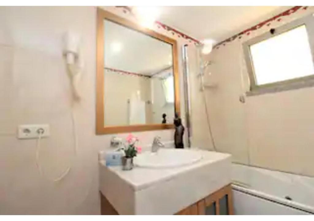 Yellow Apartment T1 photo 3
