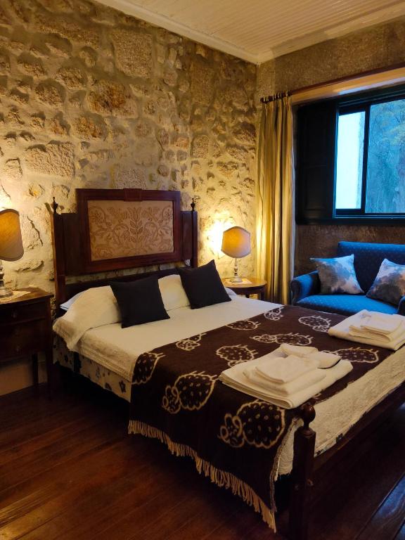 Lugar da Pedra Alta - B&B - Private Historical Villa photo 2