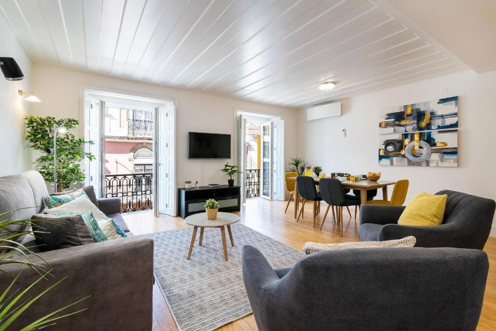 Stunning 2BDR Apartment in Chiado by LovelyStay — photo 1