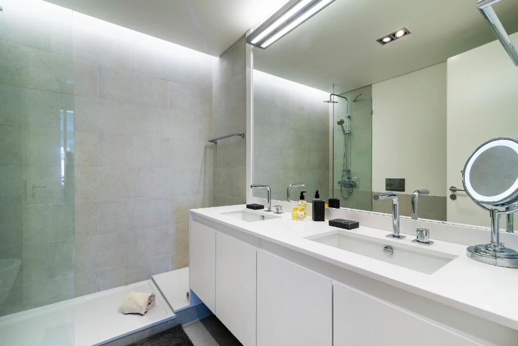 Stunning 2BDR Apartment in Chiado by LovelyStay photo 3