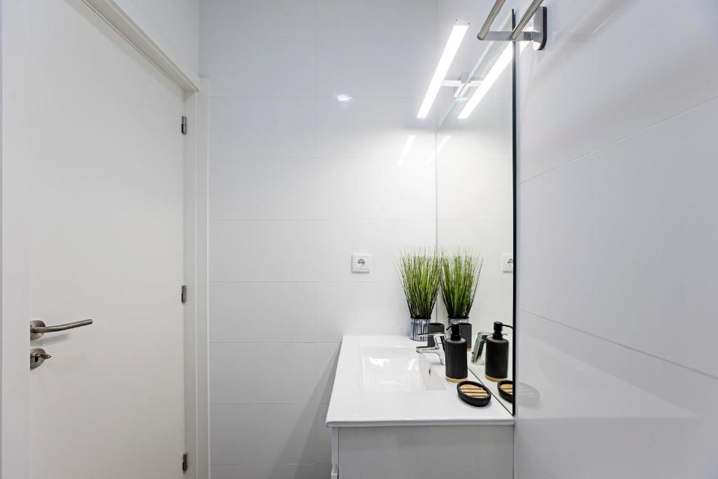 150 Rivoli Apartments by LovelyStay photo 3