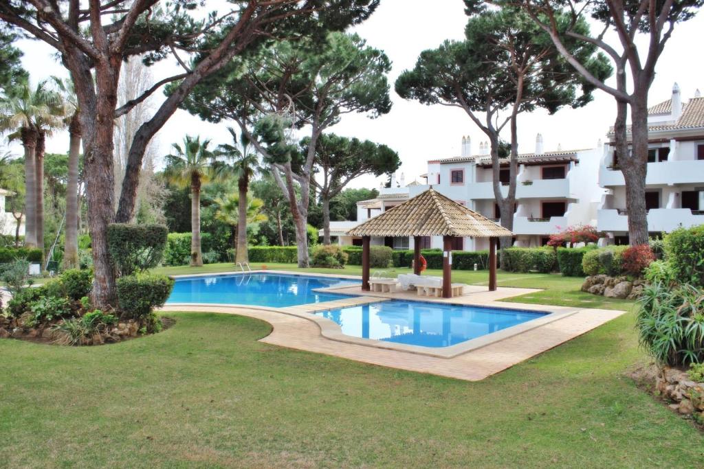 Golf Apartment - Solar do Golfe Condominium — photo 1