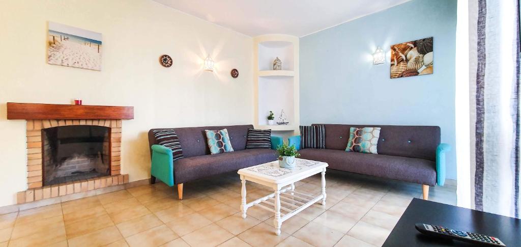 Apartment - Sleeps 2 Parking & Pool Access — photo 1