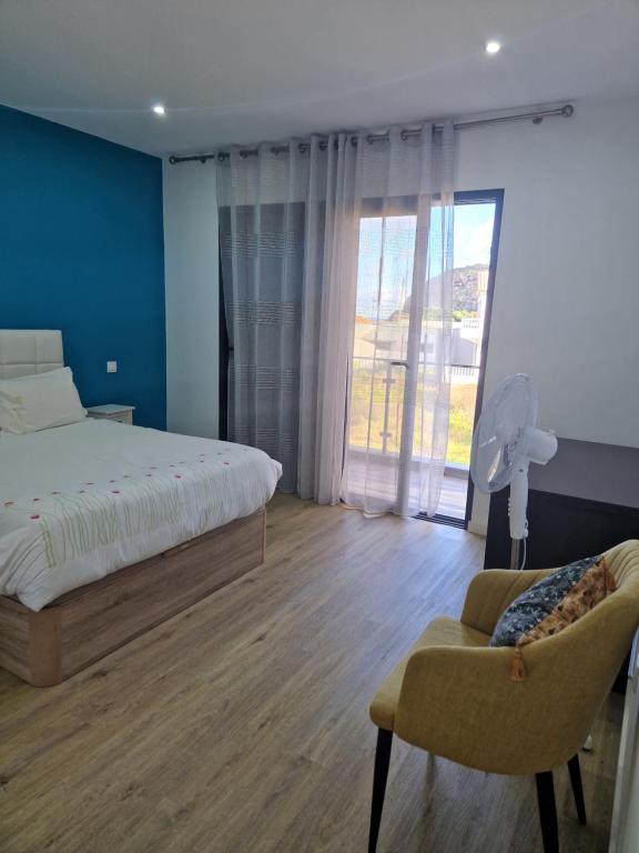 E - Elegant Terraced Home with FREE Private Parking photo 2