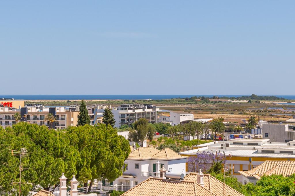 Tavira Getaway with Balcony and Sea View — photo 1
