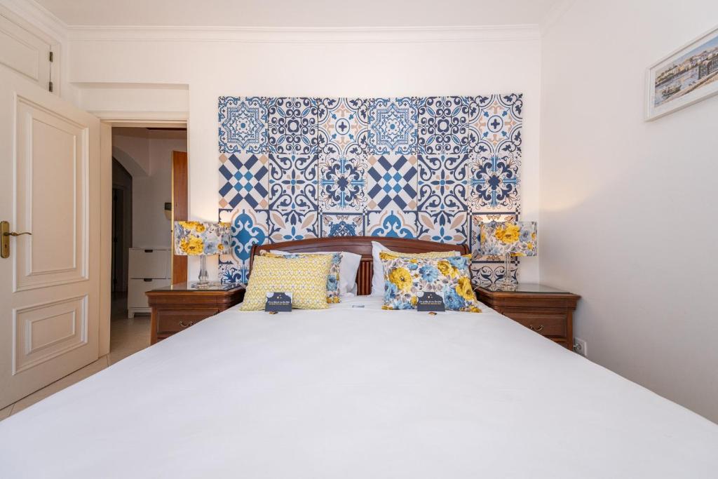Tavira Getaway with Balcony and Sea View photo 2