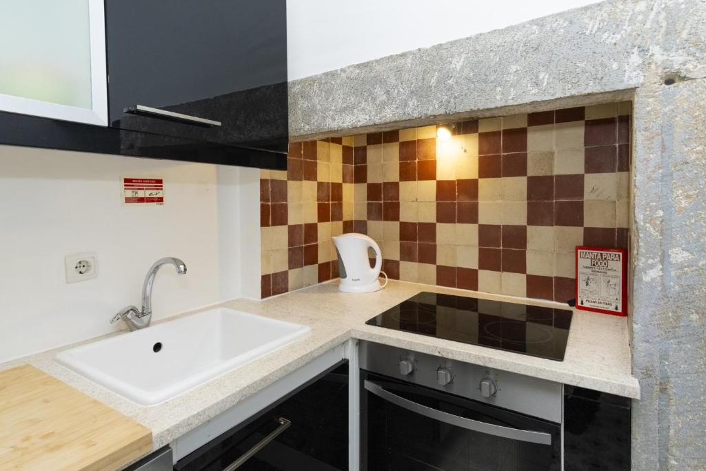 Comfortable Apartment with Terrace near Marquês de Pombal photo 3