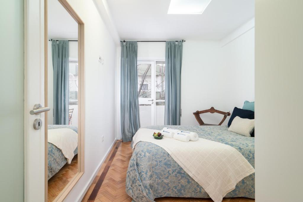 Host Wise - Spacious Fresh Flat w Terrace - Near Sea photo 2