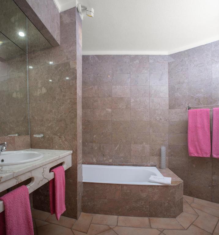 Charming Apartment with Garden Views in Luz photo 3