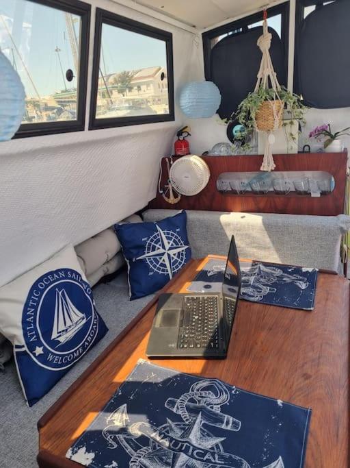 Sleep aboard a beautiful sailboat in Lisbon - Marina Parque das Nações — photo 1