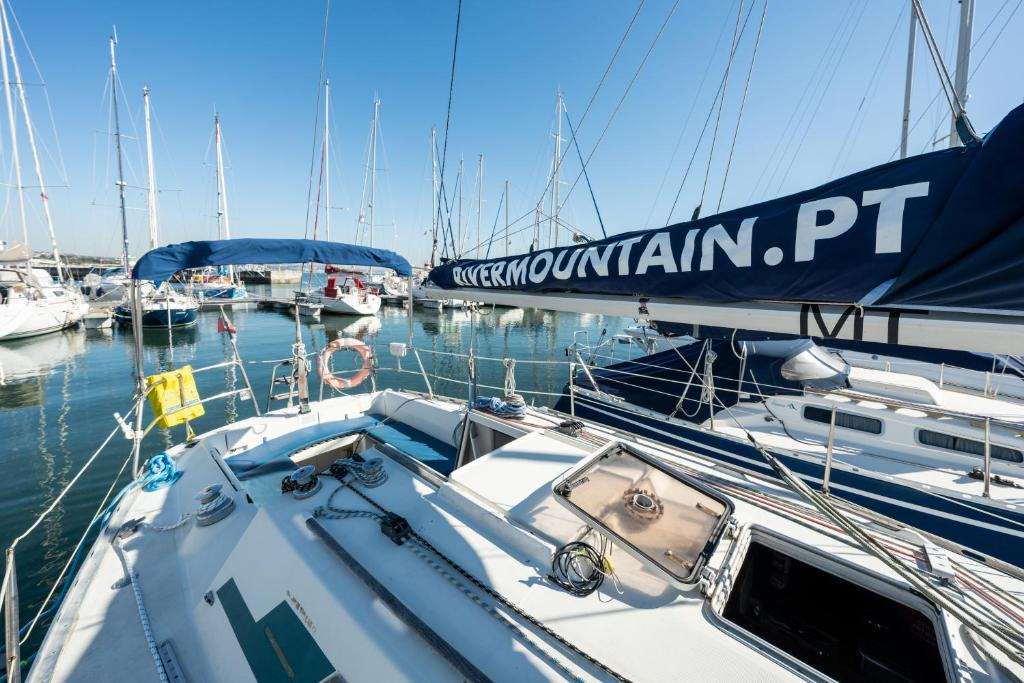 Sleep aboard a beautiful sailboat in Lisbon - Marina Parque das Nações photo 2