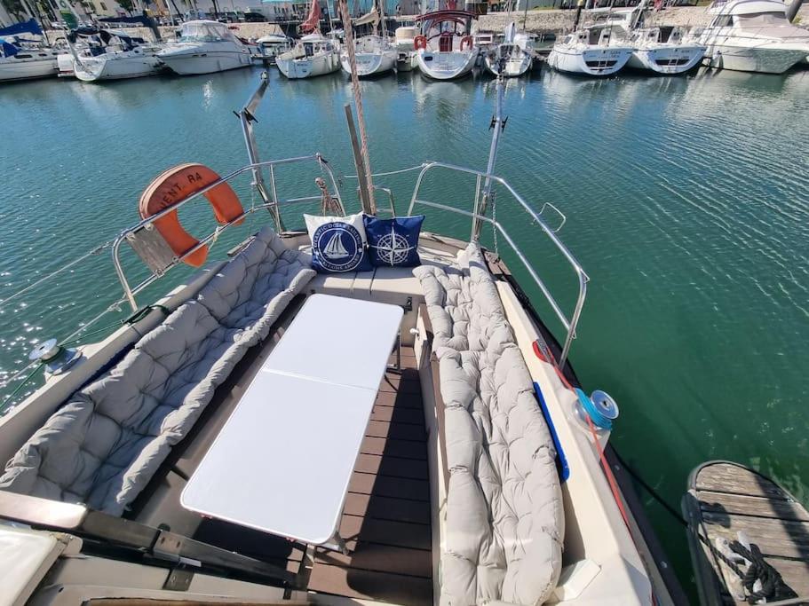 Sleep aboard a beautiful sailboat in Lisbon - Marina Parque das Nações photo 3