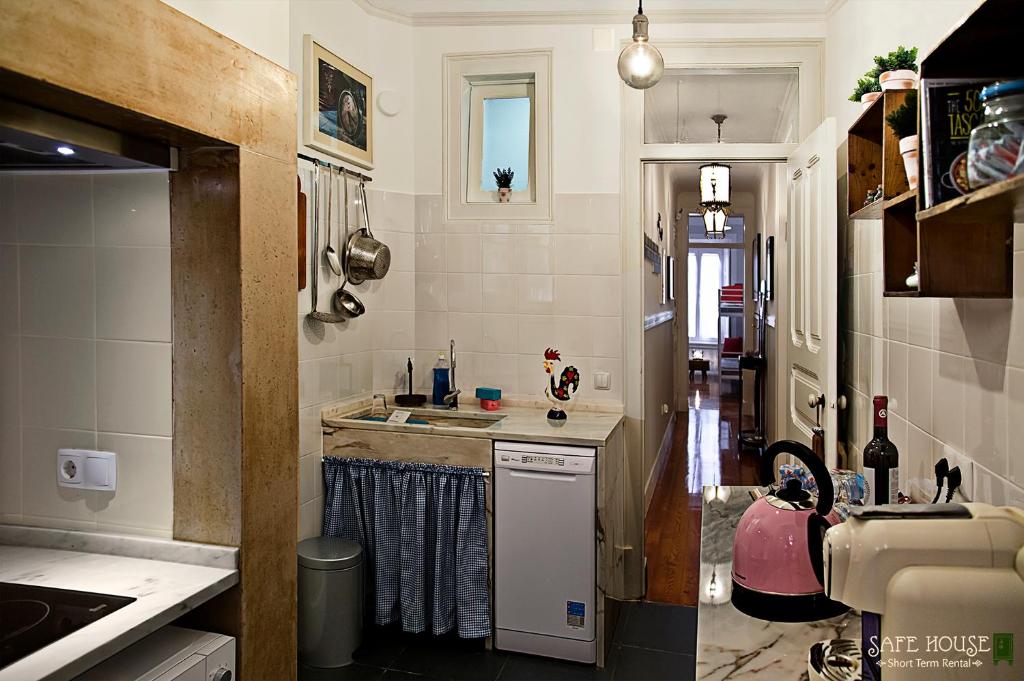 Safe House photo 3