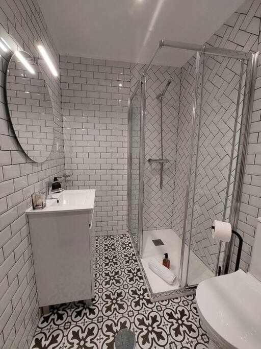 Alto da Lapa House w Parking by LovelyStay photo 3
