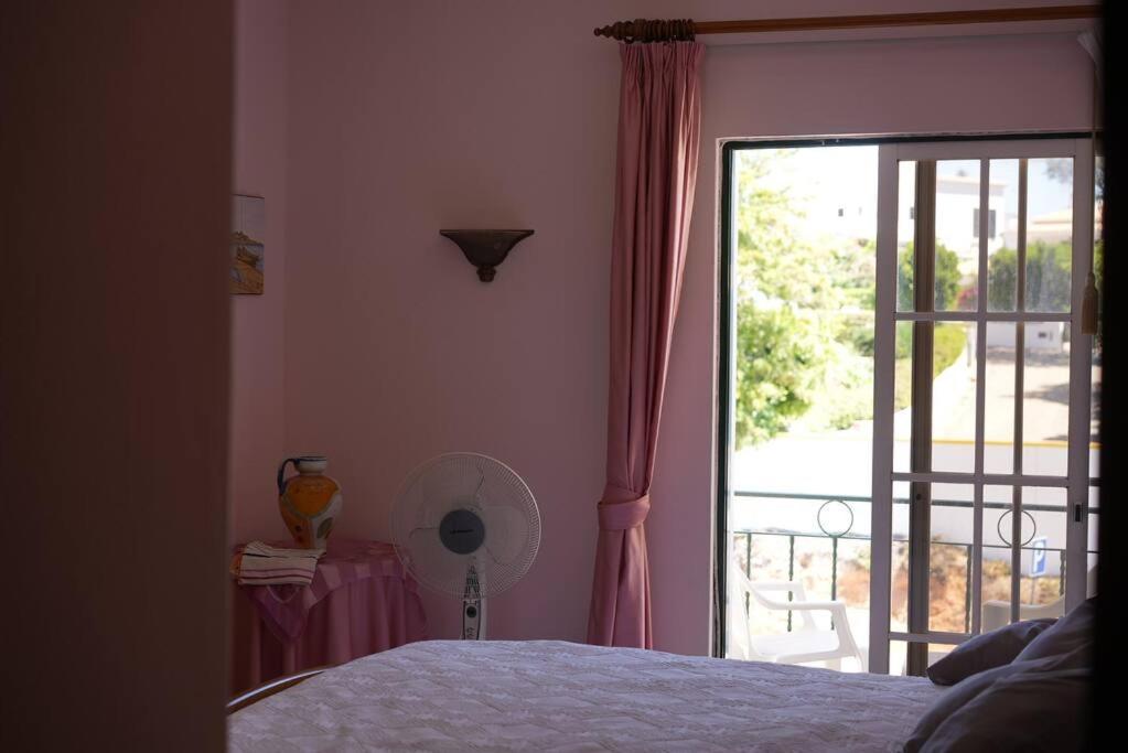 Spacious Portuguese flat with pool next to beach photo 2