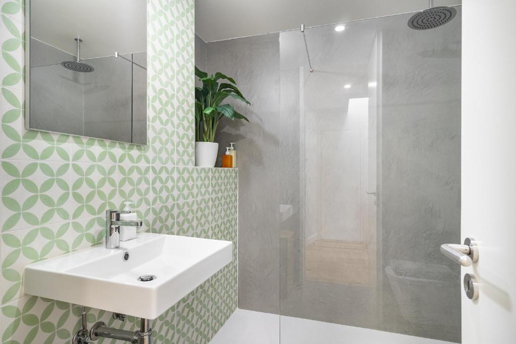 WHome Alfama 2-Bed Minimalist Retreat for Digital Nomads & Remote Workers photo 3