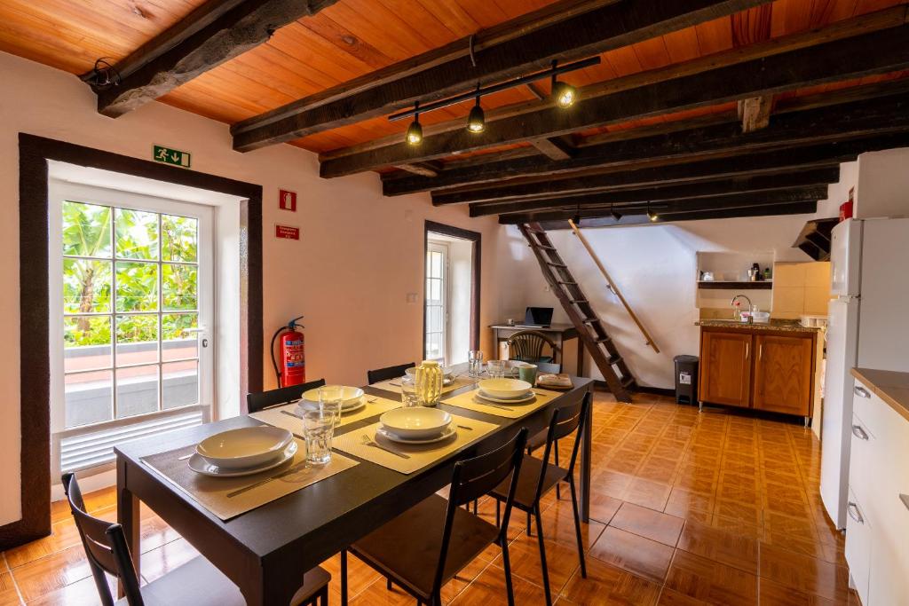 Sleep Among the Bananas! Rustic Cottage with Trails at Your Doorstep photo 2
