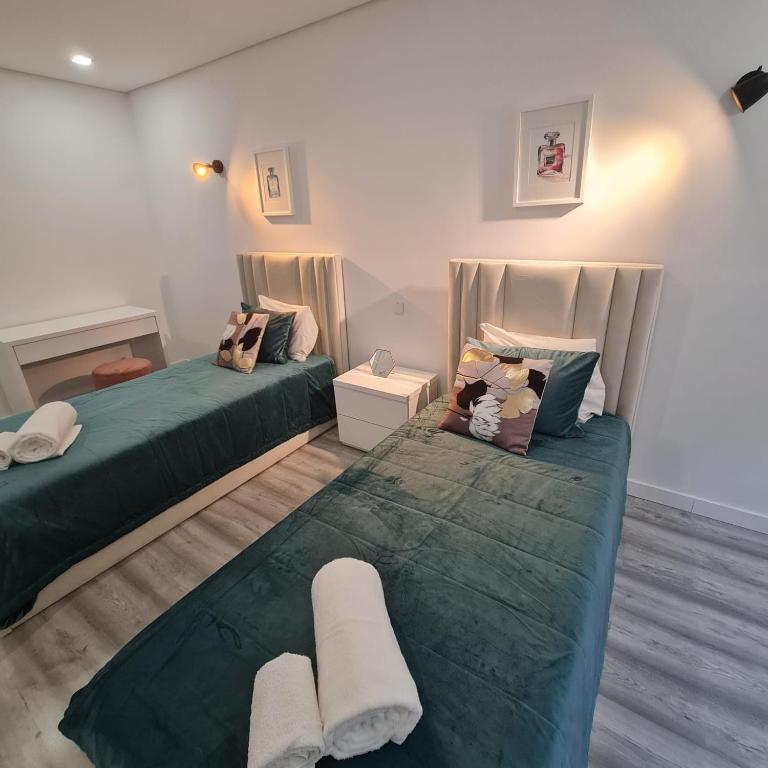 Luxury River View 3BR with Pool by Airport photo 2