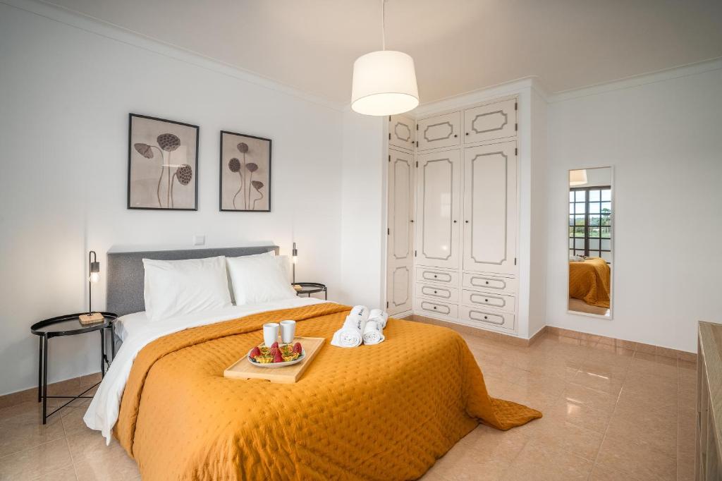 Host Wise - Sunny Spacious House - Terrace & Free Parking photo 2