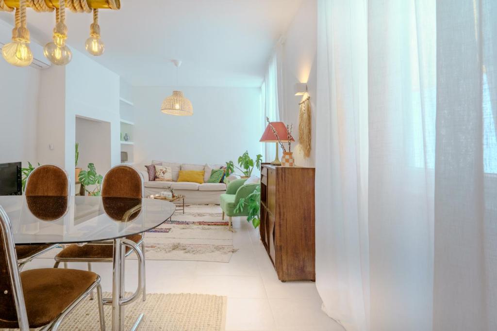 Sunny & Charming Oeiras Historical Center House photo 2