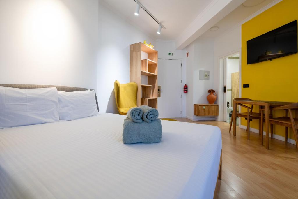 Yellow Sun Studio - Cozy Stay in Central Funchal photo 2