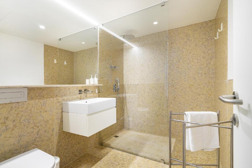WHome City View Penthouse Luxurious Living in Lisbon with AC & Elevator photo 3